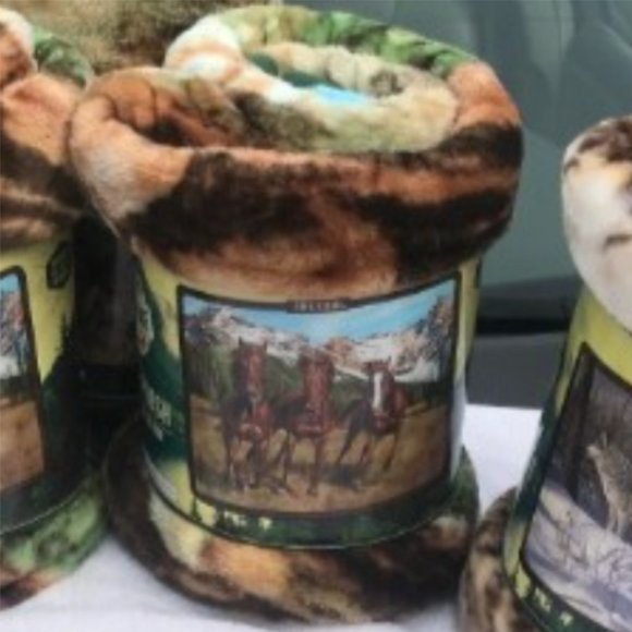 Plush Throw Blanket .................... Wild Horses   Size: 50" x 60" - Picture 4 of 4